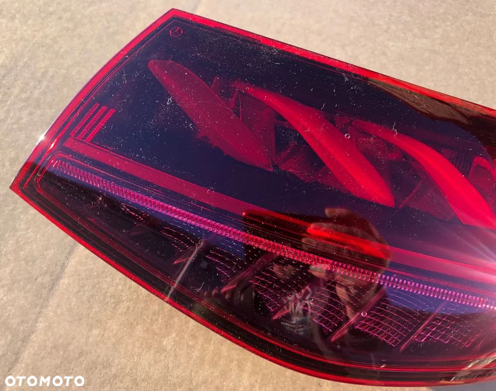 Mercedes EQE W295 e klasa lampa tył tylna prawa led - 2