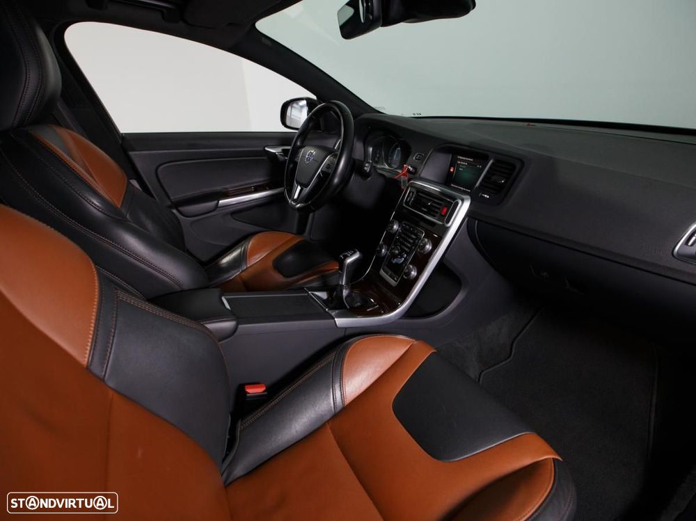 Volvo V60 Cross Country - 8