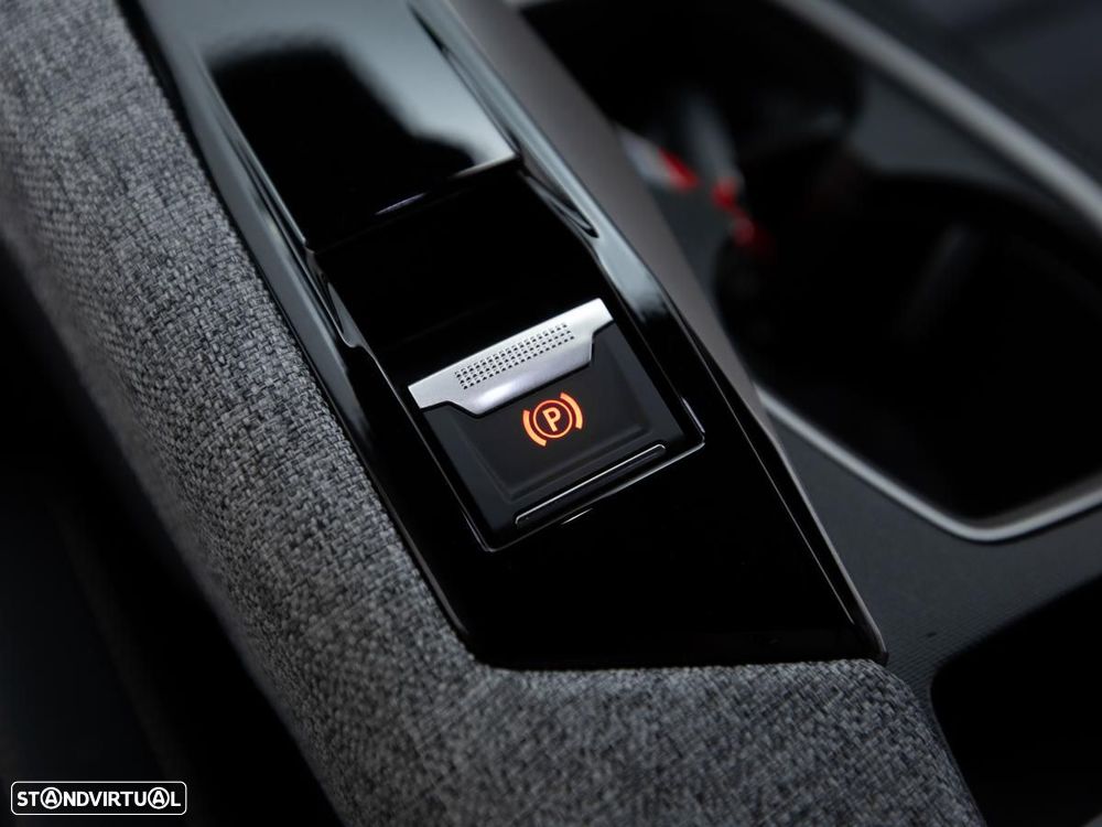 Peugeot 3008 1.2 Hybrid Allure e-DCS6 - 19