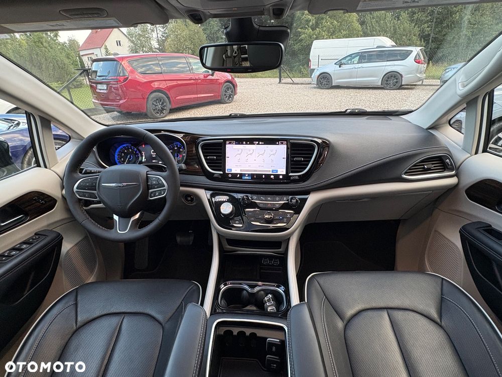 Chrysler Pacifica - 20