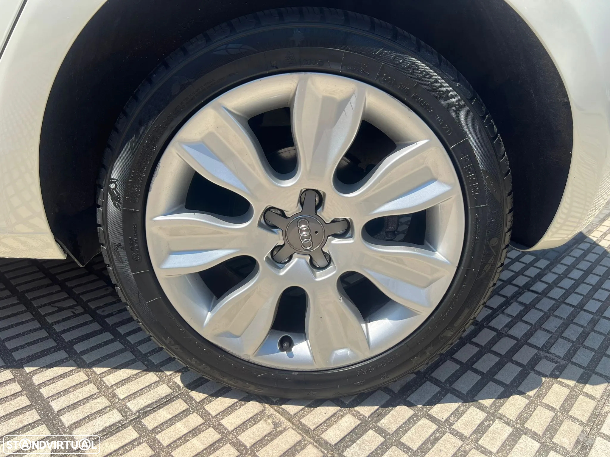 Audi A1 Sportback 1.6 TDI Business Line - 9