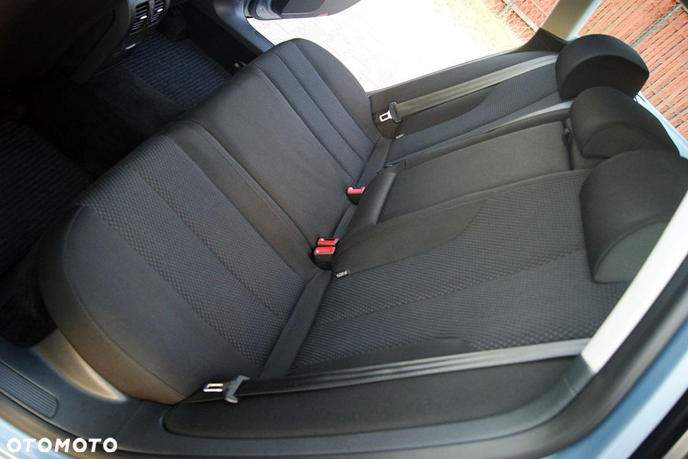 Volkswagen Passat 2.0 TDI DPF BlueMotion Technology Comfortline - 28
