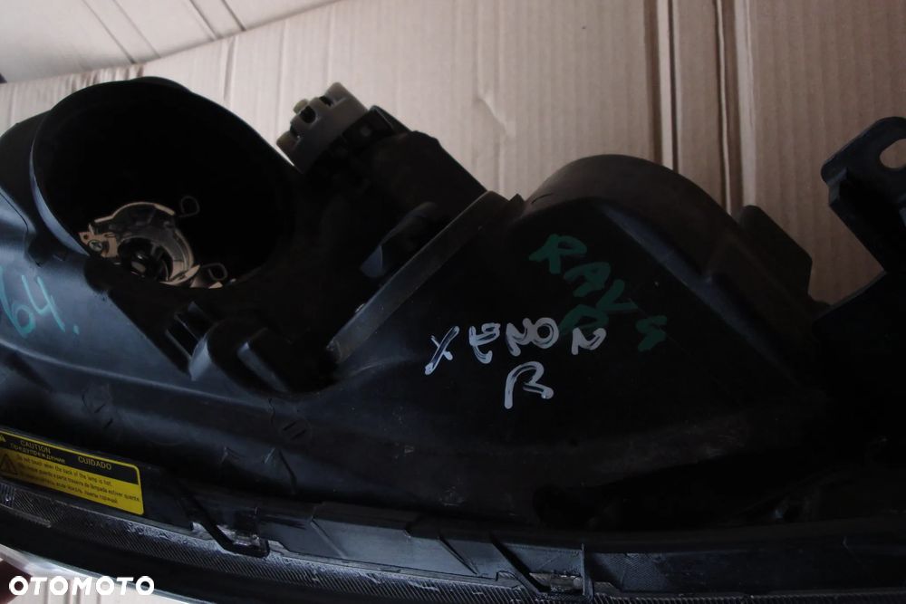 TOYOTA VRAV4 IV lampa prawa przednia xenon eu stan bdb - 2