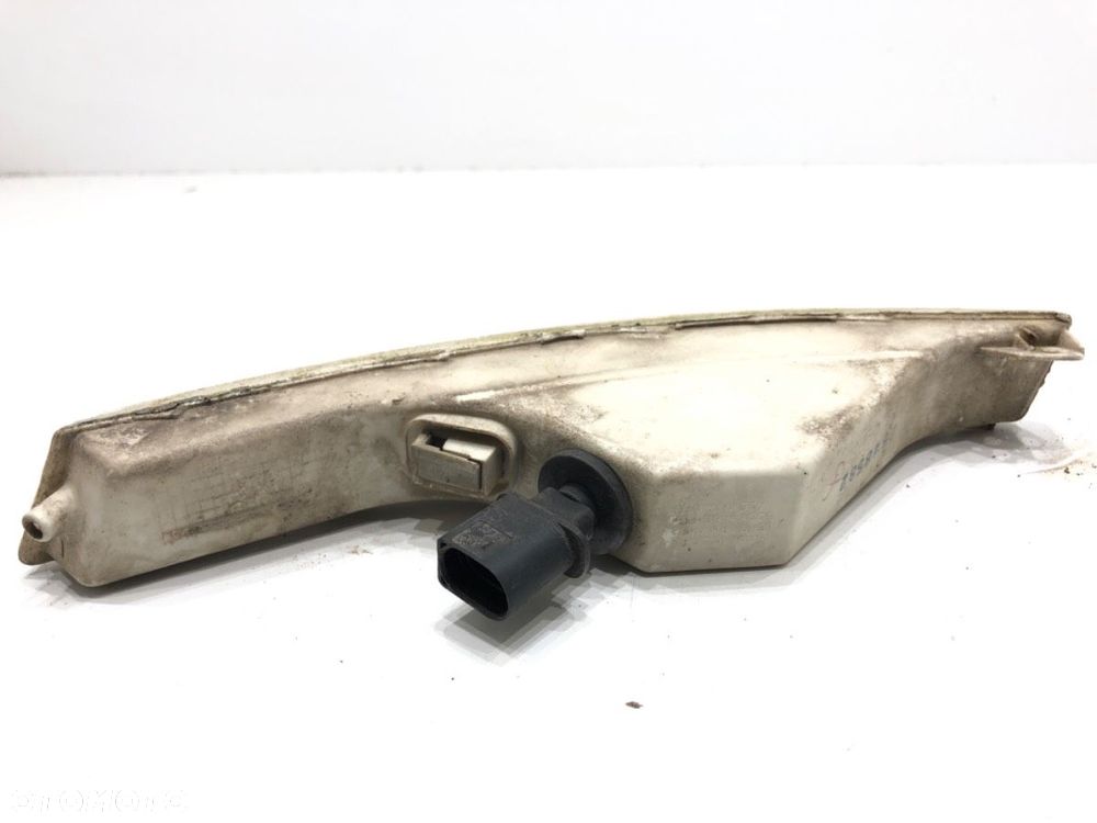 KIERUNKOWSKAZ PRAWY PRZÓD  VW PASSAT B6 Variant (3C5) 2005 - 2011 2.0 TDI 103 kW [140 KM] olej - 3