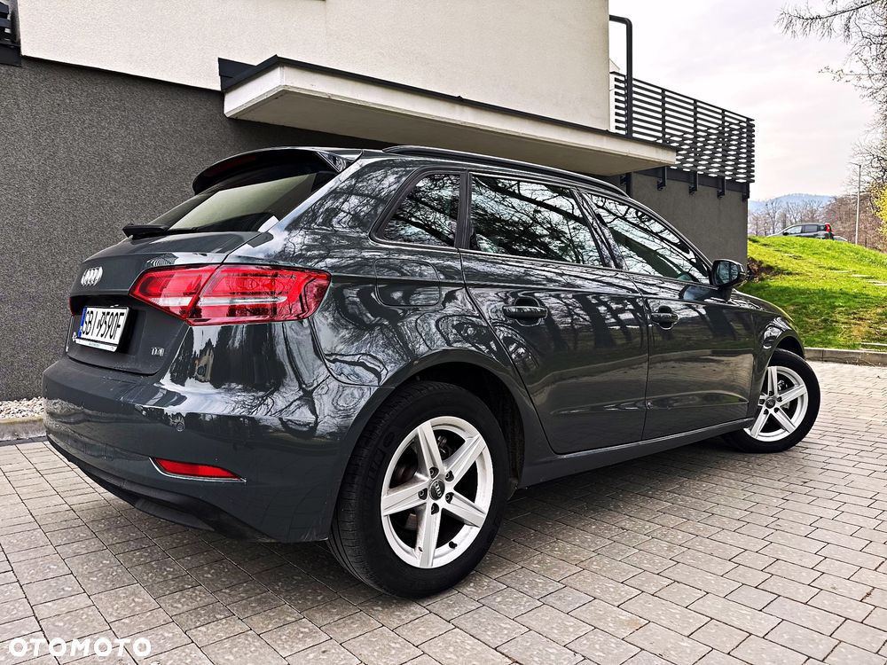 Audi A3 Sportback 1.6 TDI design - 19