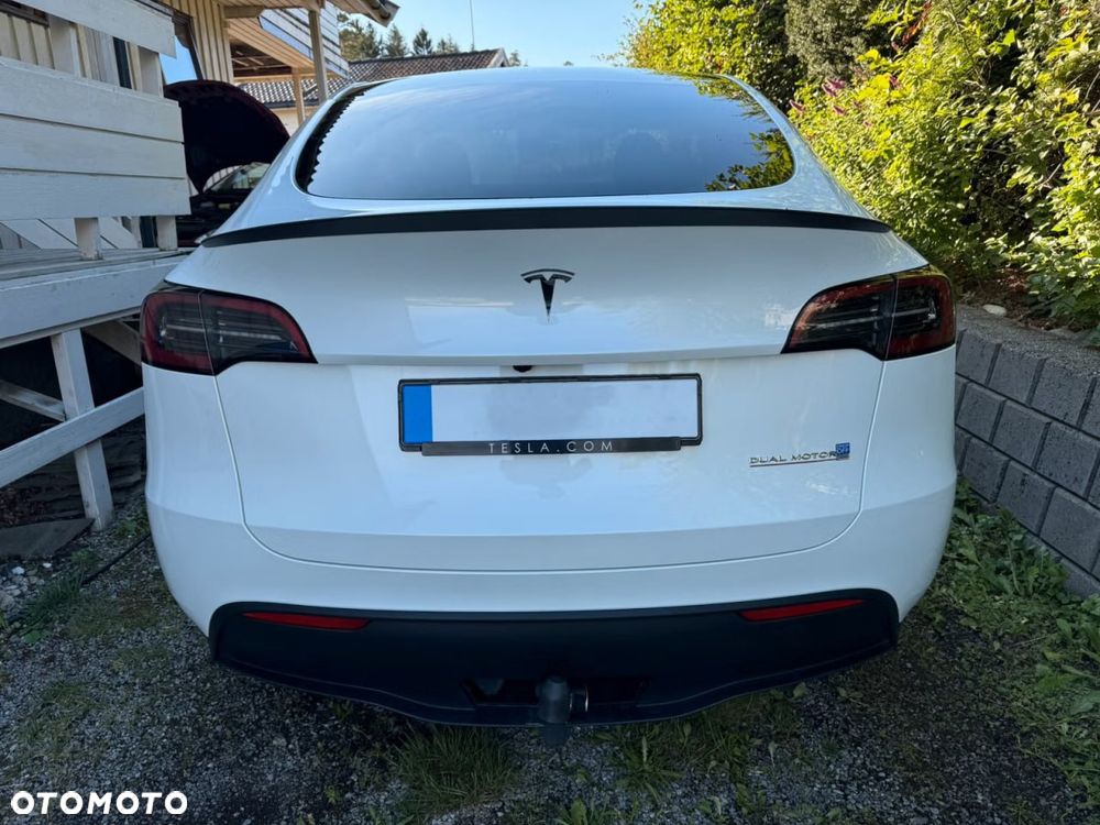 Tesla Model Y Performance AWD - 5