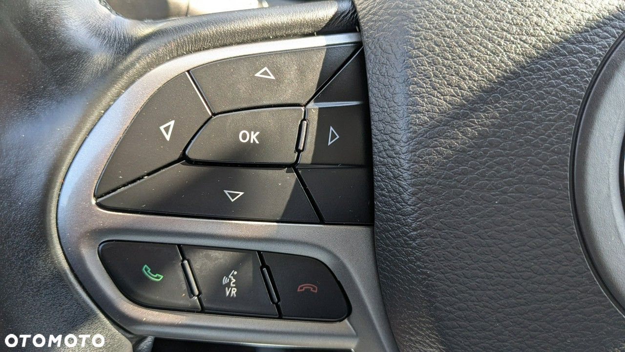 Jeep Cherokee - 33