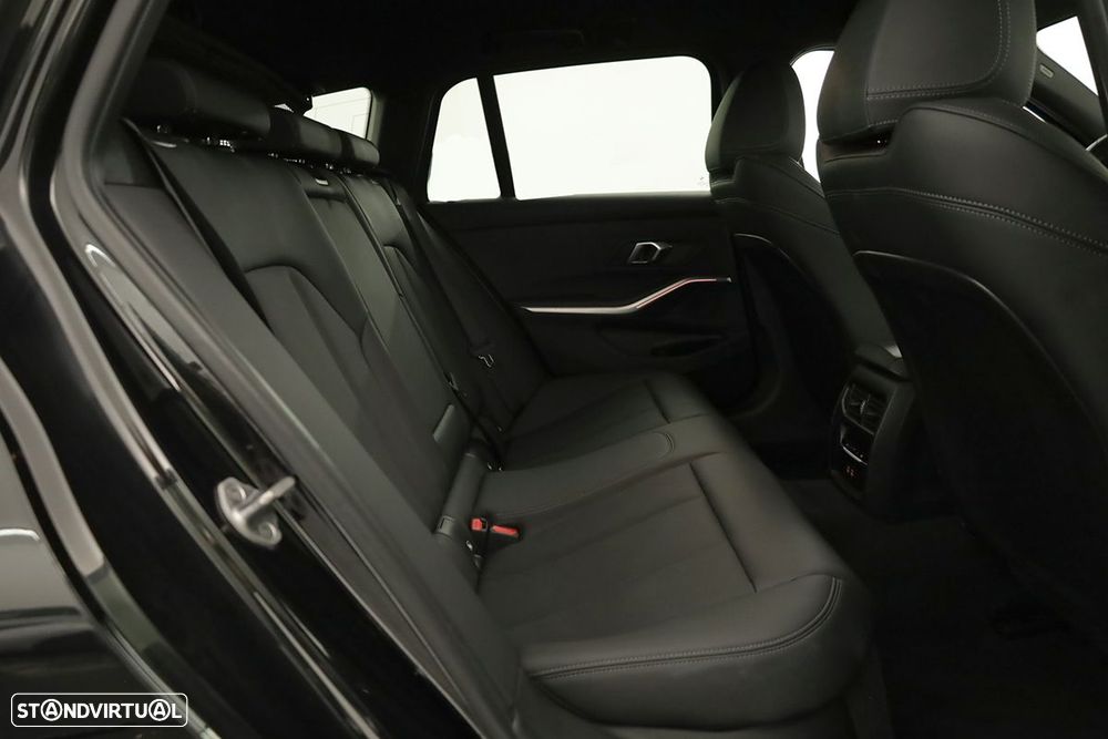 BMW 330 e Edição Desportiva M Auto - 21