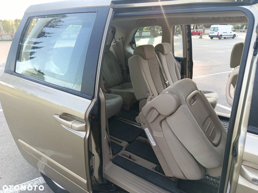 Kia Carnival - 11