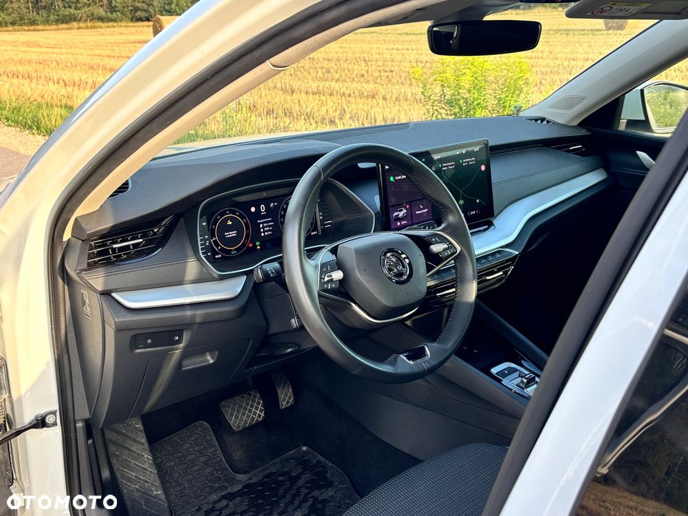 Skoda Octavia 1.5 TSI mHEV Selection DSG - 32