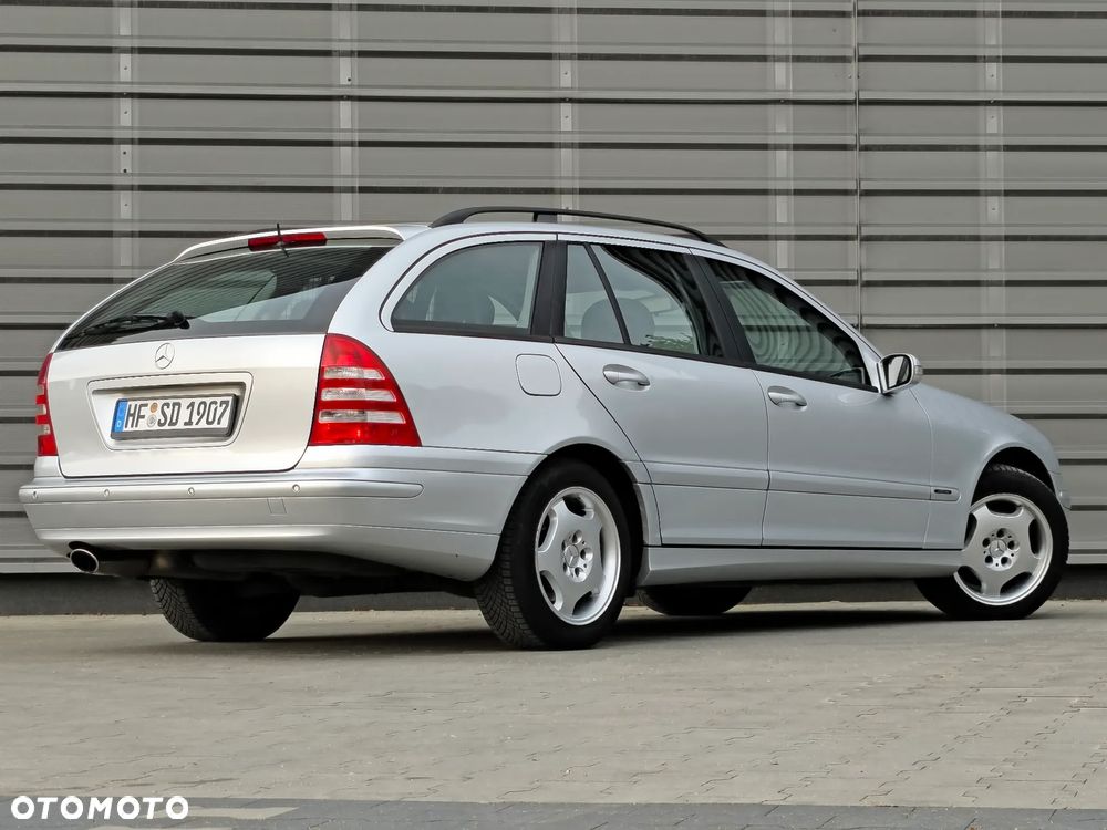 Mercedes-Benz Klasa C 180 Kompressor Automatik Avantgarde Sport Edition - 25