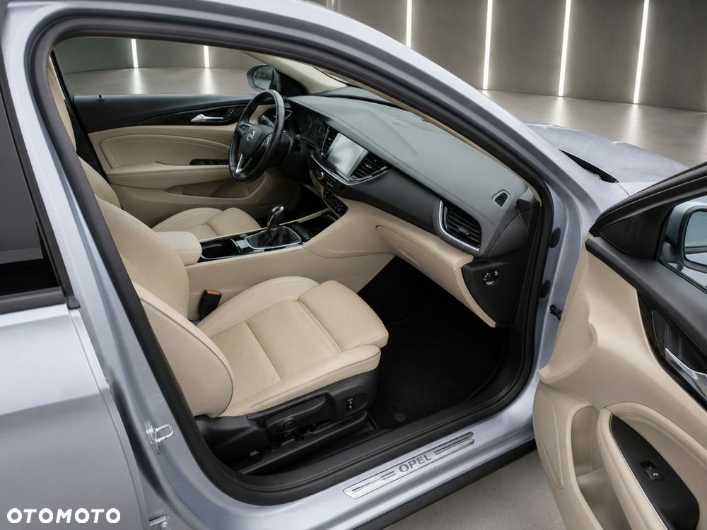 Opel Insignia - 12