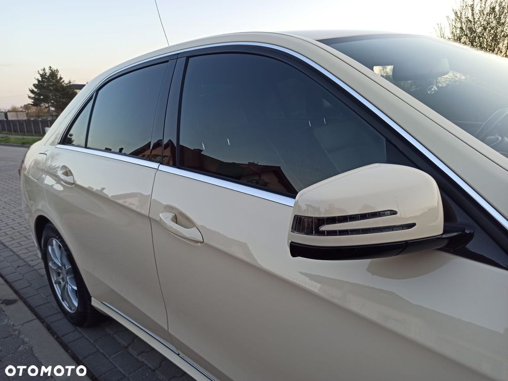 Mercedes-Benz Klasa E 220 BlueTEC 4Matic 7G-TRONIC - 28