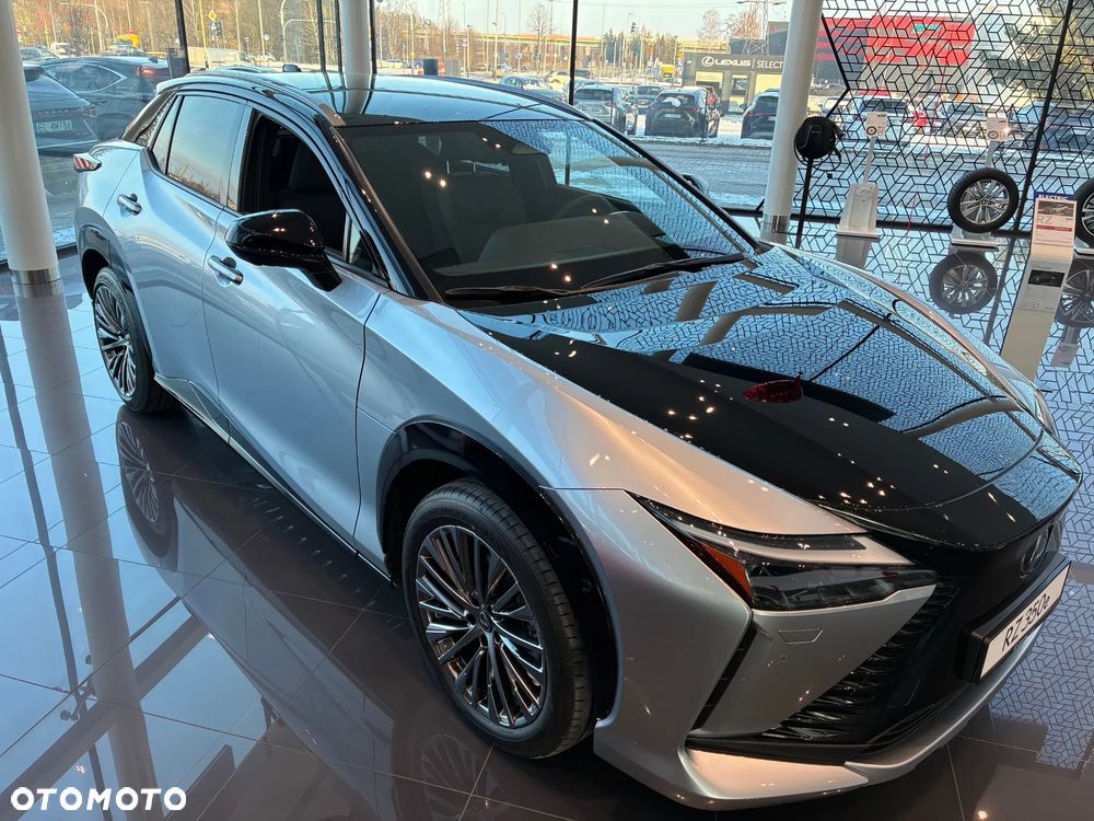 Lexus RZ - 10