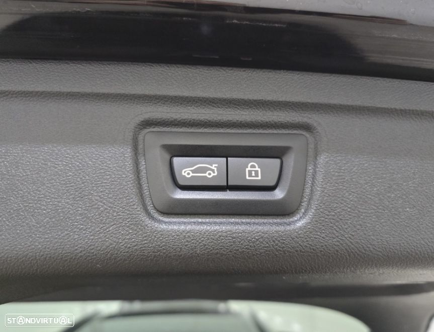 BMW 320 e Pack 50 anos M Auto - 13