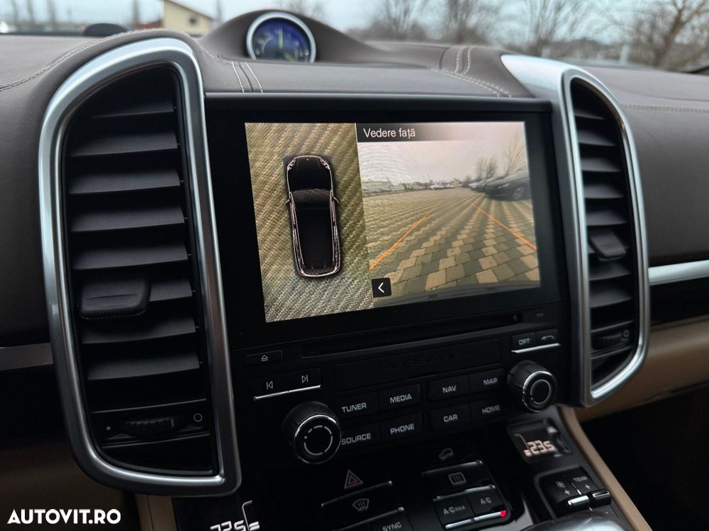 Porsche Cayenne - 13