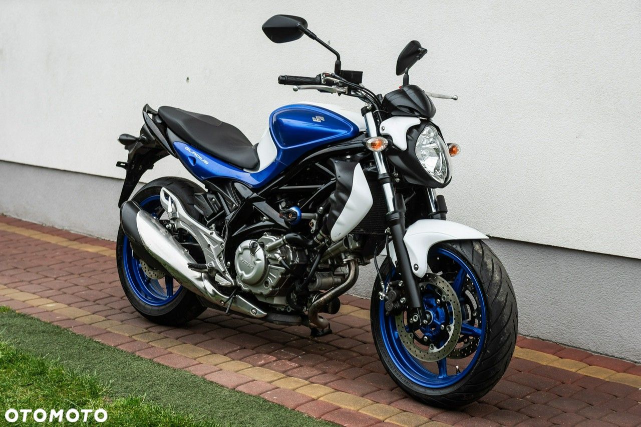 Suzuki Gladius - 1