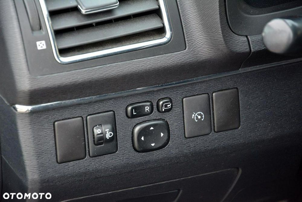 Toyota Avensis 2.0 D-4D Comfort - 35