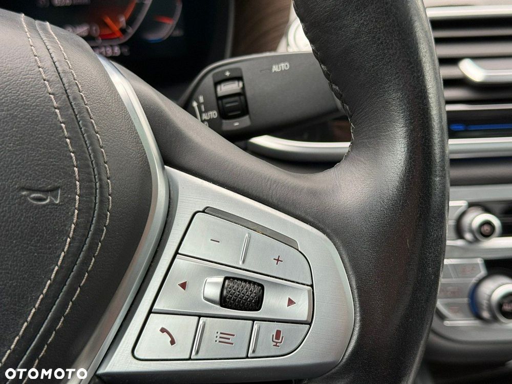 BMW Seria 7 750i xDrive sport - 33