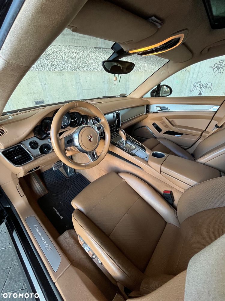 Porsche Panamera 4S PDK - 17