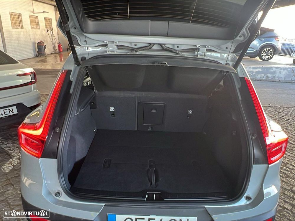 Volvo XC 40 2.0 B3 Black Edition - 13