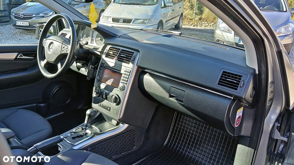 Mercedes-Benz Klasa B 180 Autotronic - 36