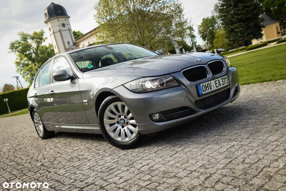 BMW Seria 3 320d xDrive DPF - 1