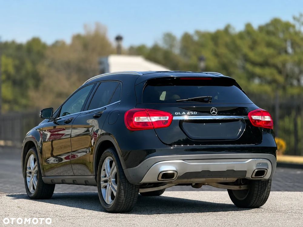 Mercedes-Benz GLA 250 7G-DCT - 8