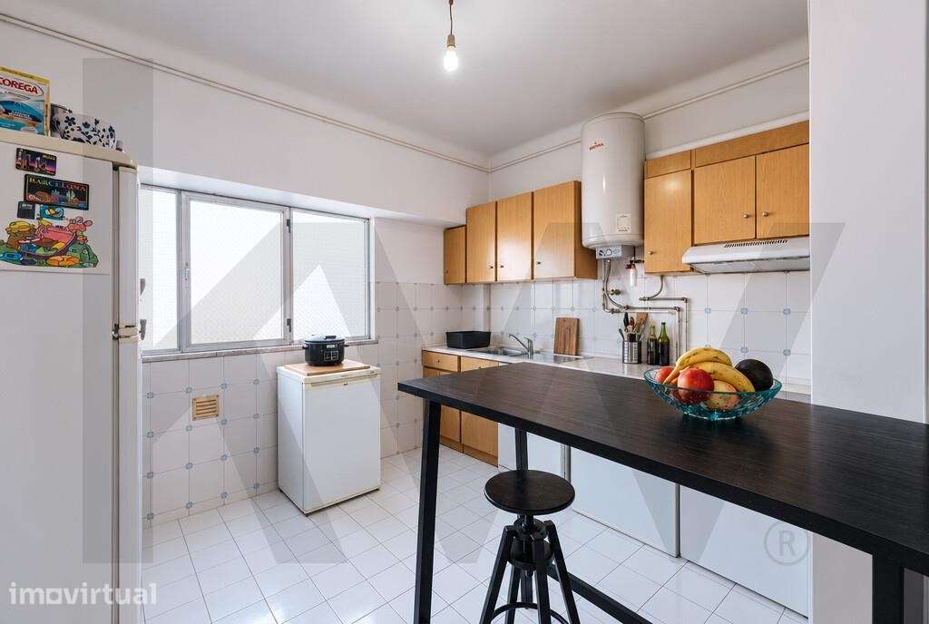 Apartamento T3+1 com garagem, 3 frentes e excelente exposição solar - Grande imagem: 2/41