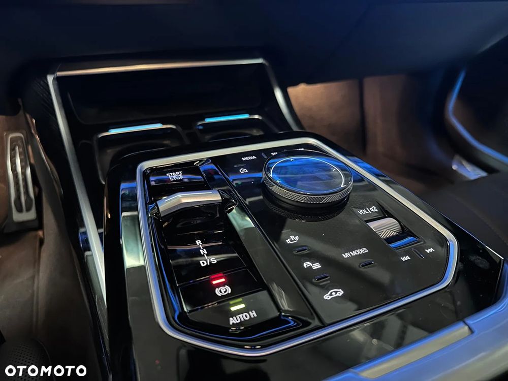 BMW Seria 7 - 20