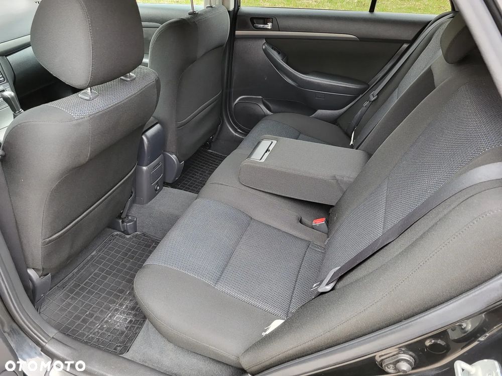 Toyota Avensis 1.8 VVT-i Executive - 15