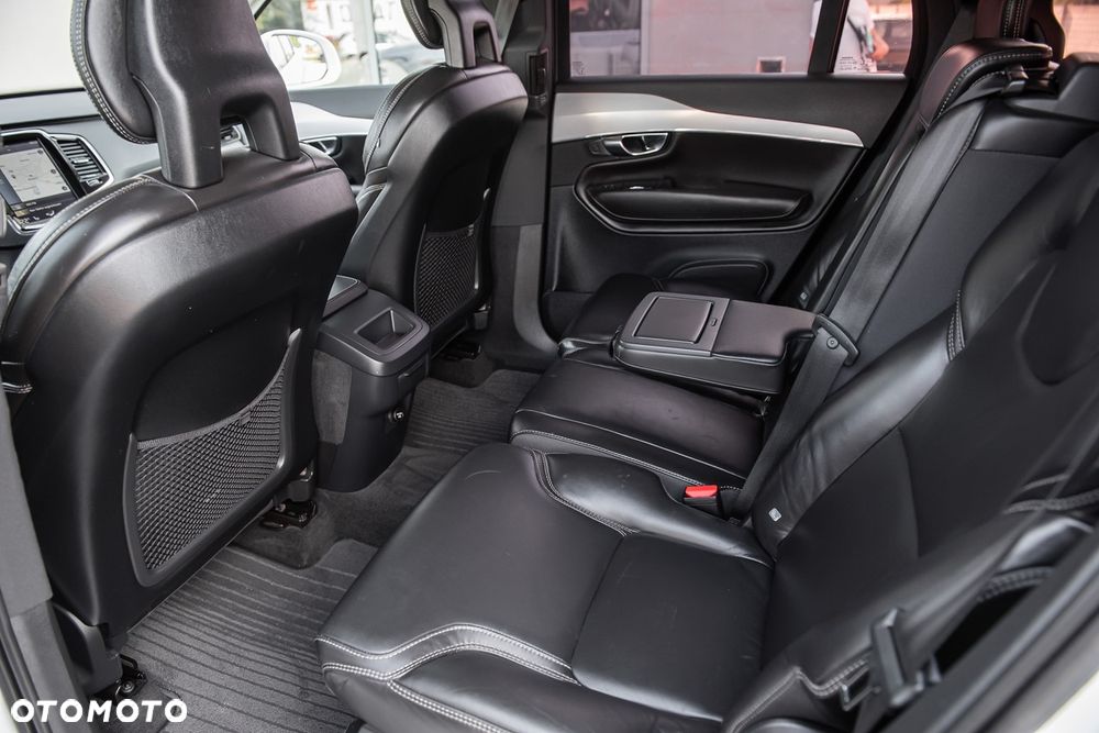 Volvo XC 90 D5 AWD Geartronic Momentum - 25