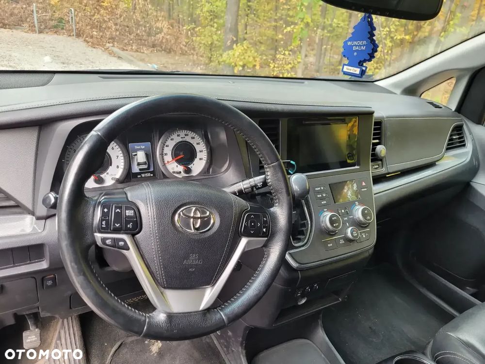 Toyota Sienna 3.5 V6 SE - 5