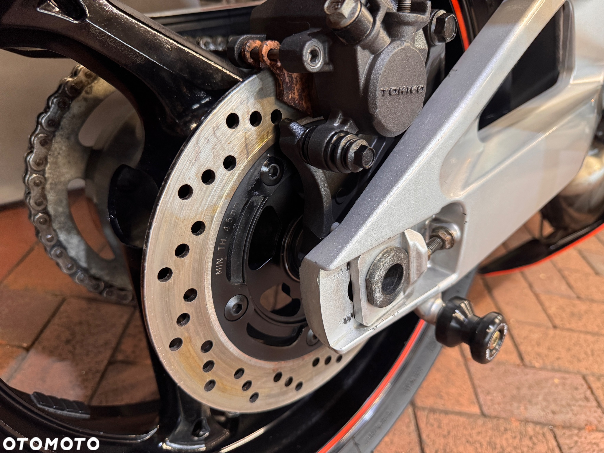 Suzuki GSR - 11