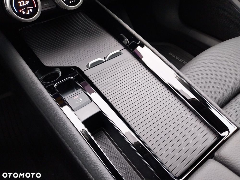 Skoda Superb 2.0 TDI SCR 4x4 L&K DSG - 29