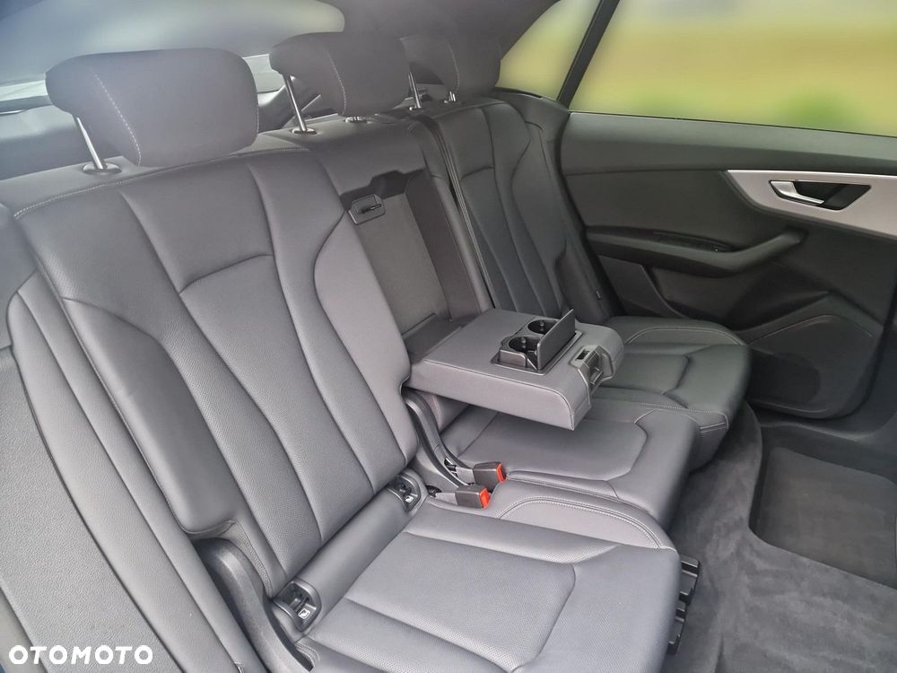 Audi Q8 - 12