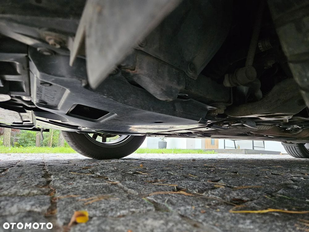 Toyota Avensis 1.8 Premium EU5 MS - 25