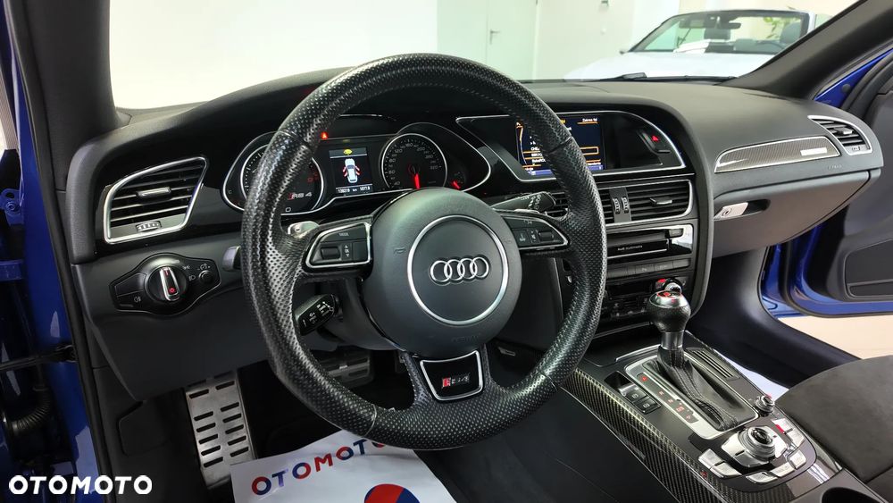 Audi RS4 Avant Standard - 25