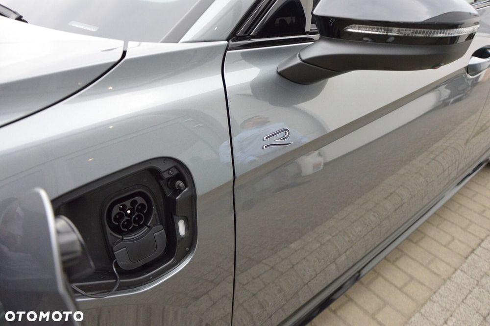 Volkswagen Passat Variant 1.5 TSI ACT mHEV R-Line Plus DSG - 3