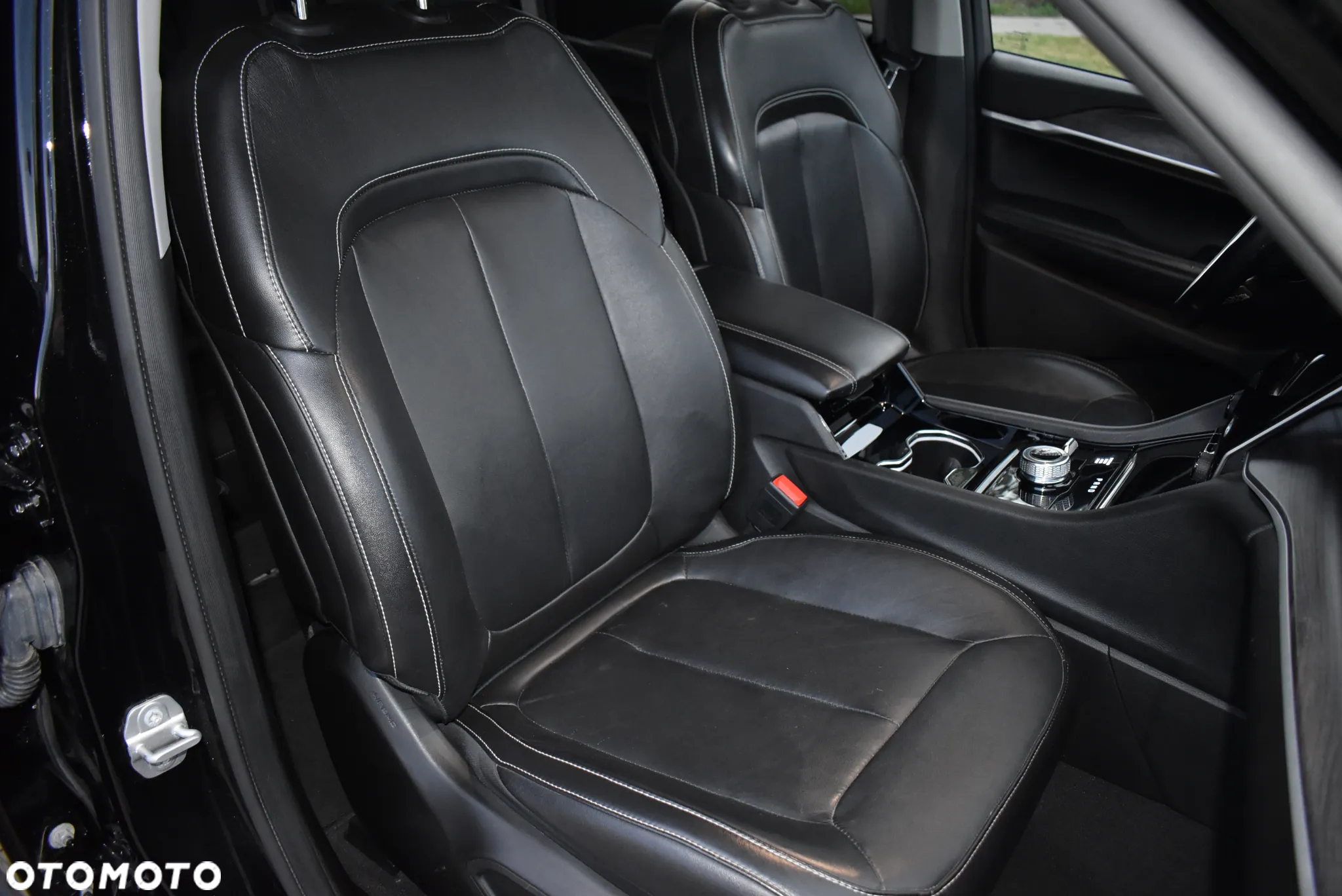 Jeep Grand Cherokee - 25
