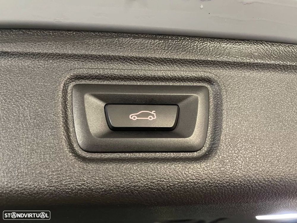 BMW 320 e Pack Desportivo M Auto - 37