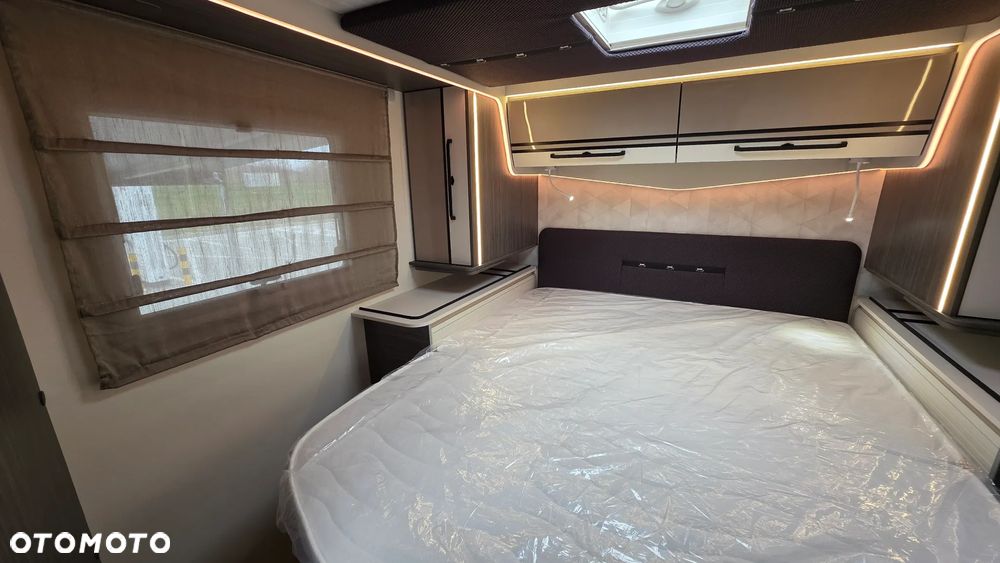 McLOUIS NEVIS 879 - INTEGRA - KAMPER - 20