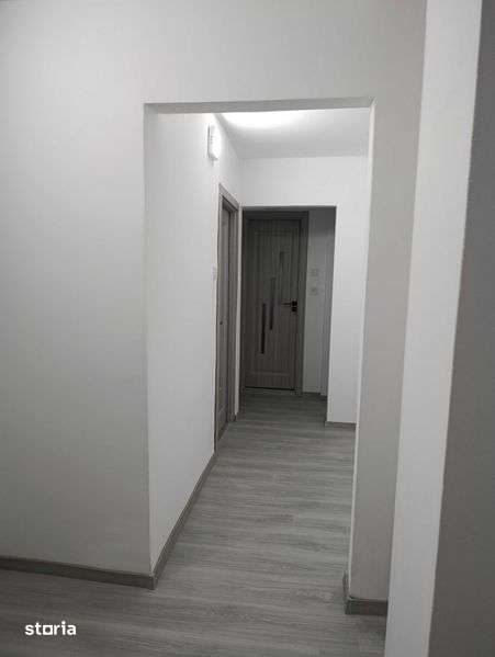 Apartament 3 camere de vanzare — fotografia 1