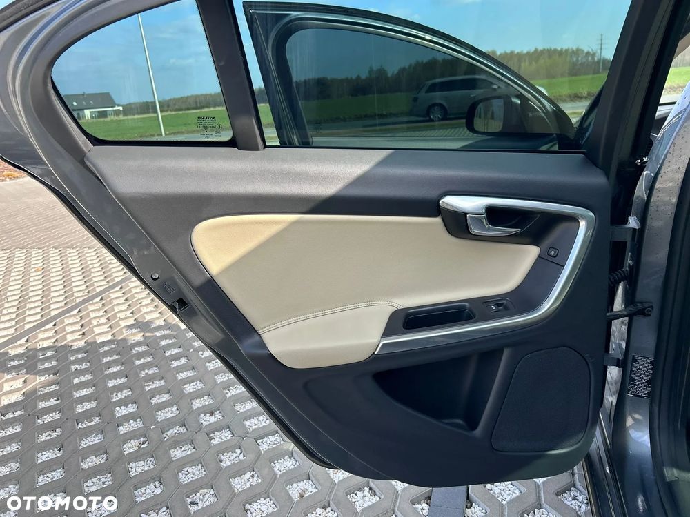 Volvo S60 T5 Drive-E Dynamic Edition (Momentum) - 23