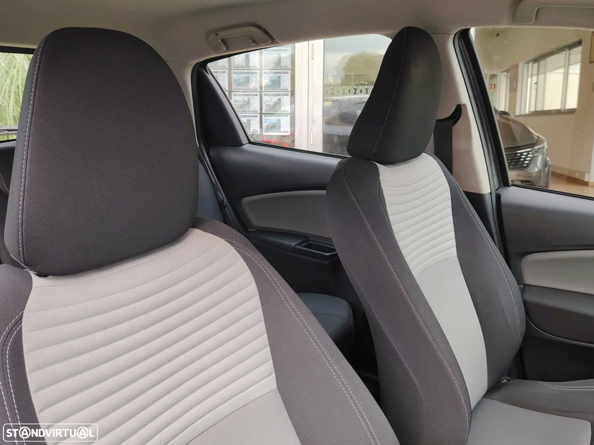 Toyota Yaris 1.5 HSD Comfort+P.Style - 21