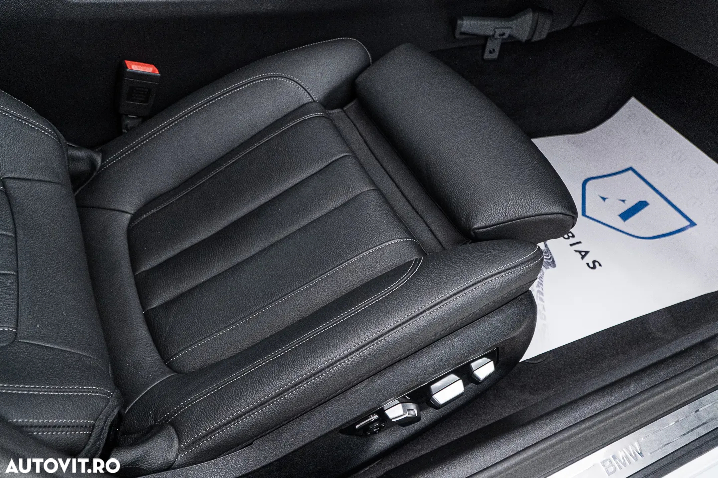 BMW Seria 5 520i Aut. Sport Line - 38