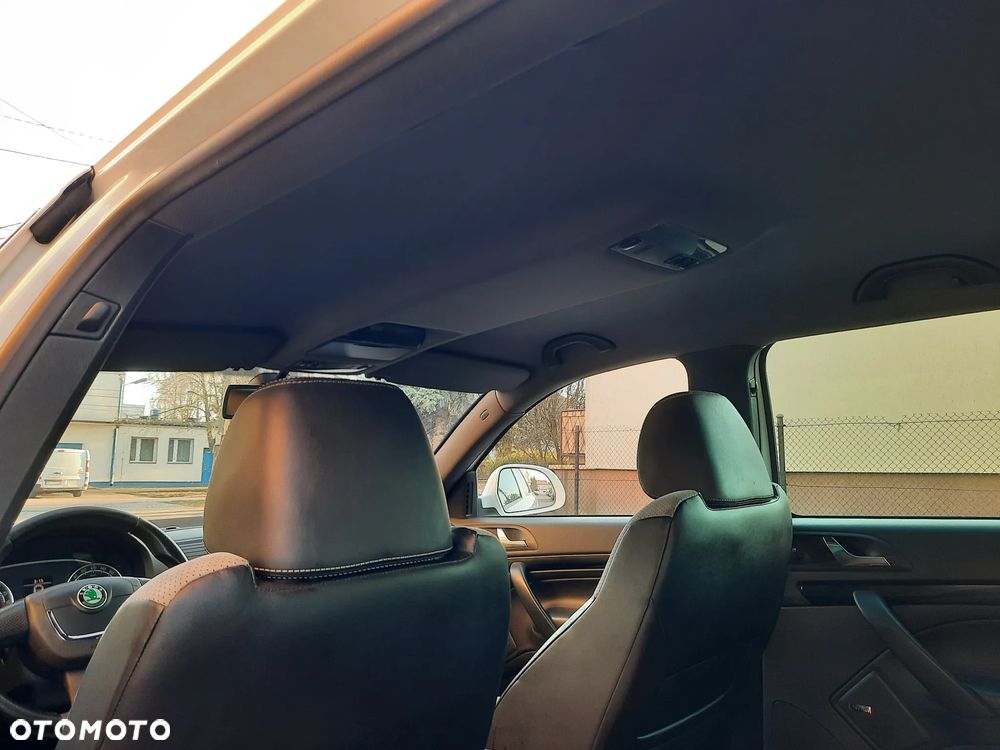 Skoda Octavia 2.0 TDI CR DPF RS - 21