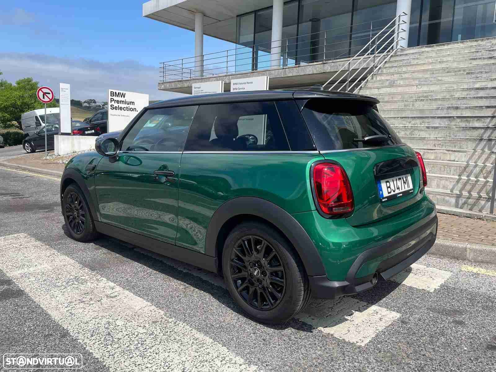 MINI 3 Portas Cooper Premium P. Essential Auto - 2