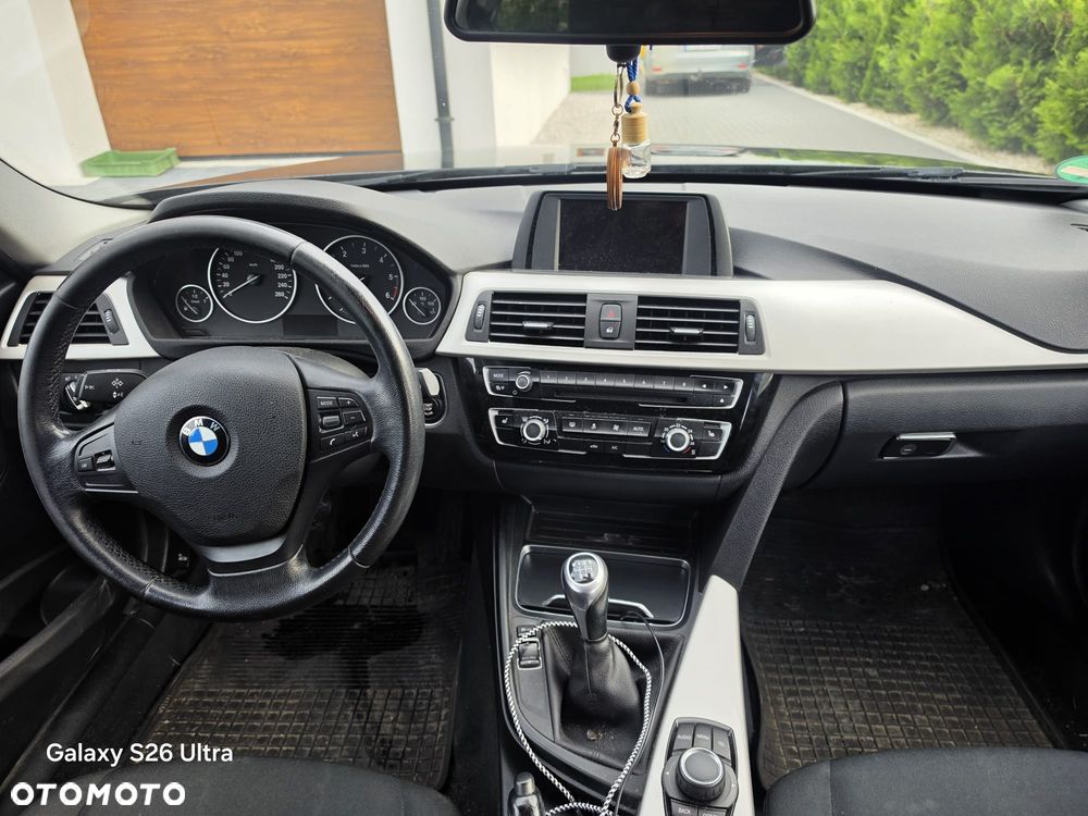 BMW Seria 3 318d - 5