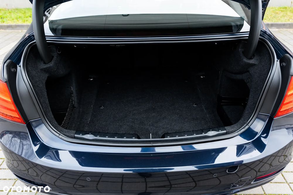 BMW Seria 3 320d DPF Edition Sport - 32